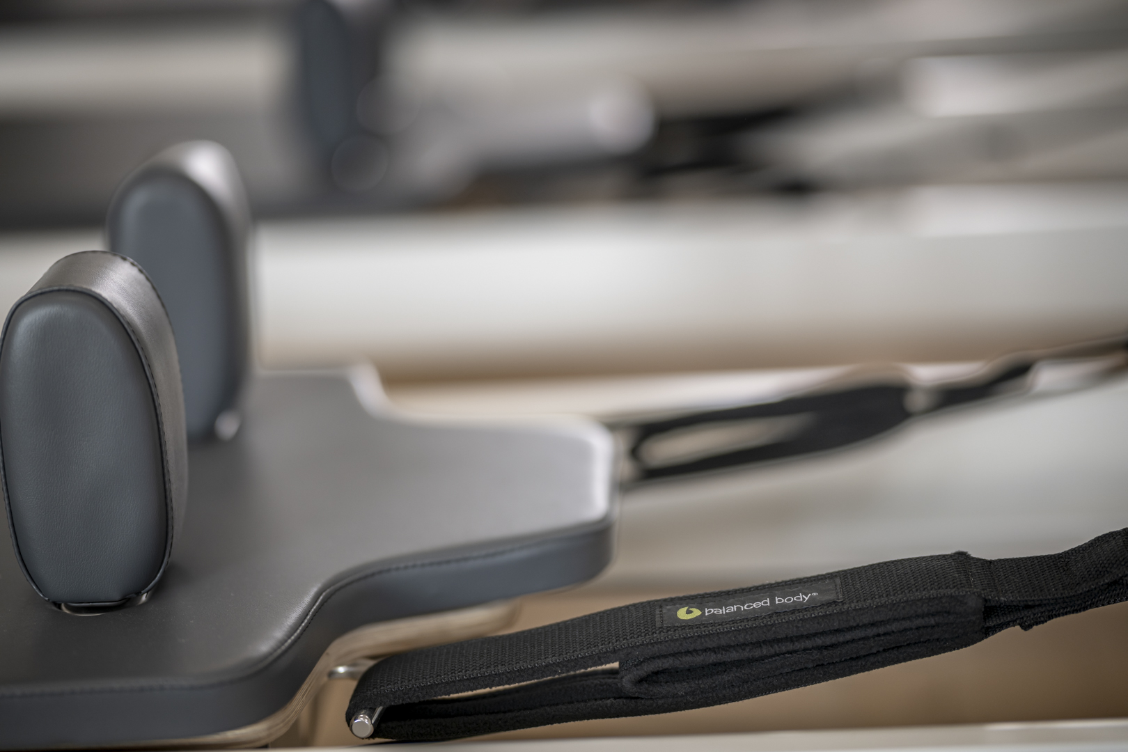 Detail eines Pilates Reformers bei MALEA Reformer Pilates Bad Krozingen